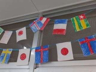 子どもたちの手作りの旗 学校法人 浦和榎本学園 浦和こばと幼稚園 子どもたちの手作りの旗 学校法人 浦和榎本学園 浦和こばと幼稚園